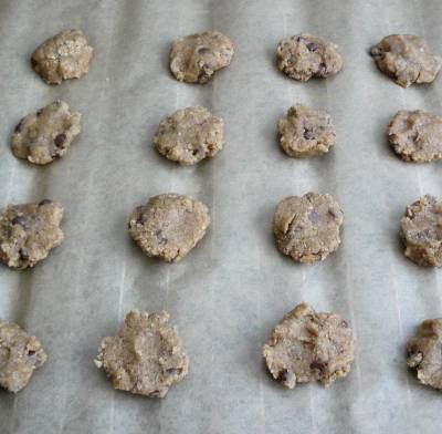 ciastka z orzechami laskowymi ciasto1